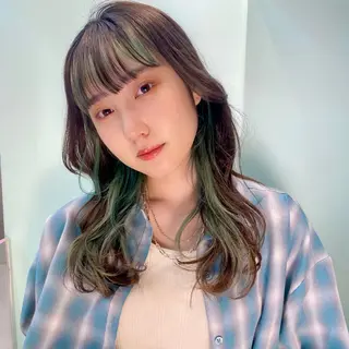 ロング カラー 岡野 静華のヘアスタイル