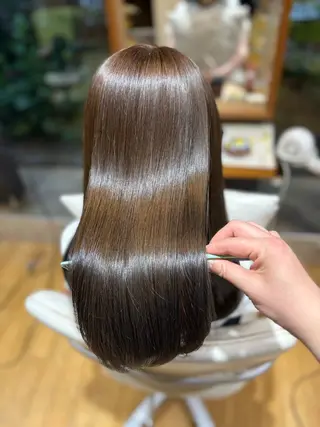 ロング カラー 柳内 まゆのヘアスタイル