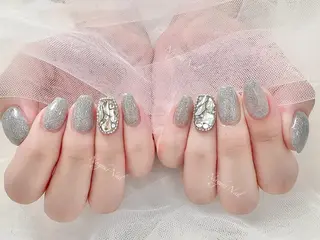 ネイル 🦋 Queenieのネイルデザイン