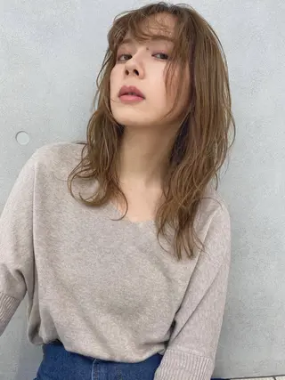 セミロング ナチュラルスタイル/ 透明感カラー/比嘉のヘアスタイル