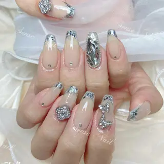 ネイル Queening 🦋のネイルデザイン