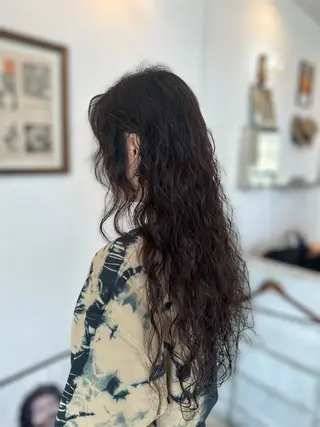 ロング パーマ 岩村 夏姫のヘアスタイル