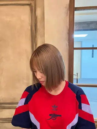ミディアム カラー 秋葉 玲唯のヘアスタイル
