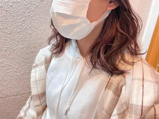 ミディアム カラー ヘアアレンジ マツエク・マツパ 夜23時まで予約🉑 reverieあきらのヘアスタイル