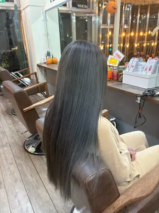 ロング カラー WEST OLAND 黒坂佳乃のヘアスタイル