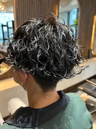 パーマ メンズ レイヤー似合わせ 透明感カラーりきやのヘアスタイル