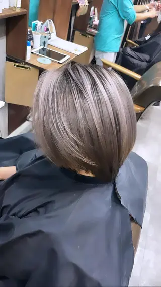 ショート カラー 難波ブリーチカラー 伊藤洋輝のヘアスタイル