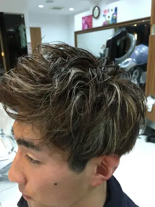 ショート カラー メンズ 白髪ぼかしハイライト 柳川拓哉のヘアスタイル
