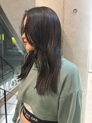 セミロング カラー オカモト ハルカのヘアスタイル
