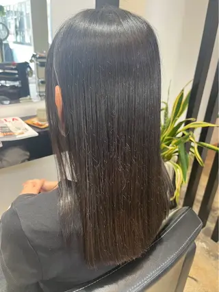 セミロング カラー 山口 詩乃のヘアスタイル