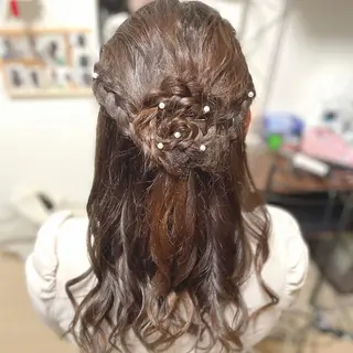 ヘアアレンジ イーチブライト EachBrightのヘアスタイル