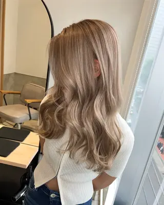 セミロング カラー ✨ブリーチ無し 透明感HIDEのヘアスタイル