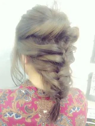 ミディアム セミロング カラー ヘアアレンジ 栗林 実莉のネイルデザイン