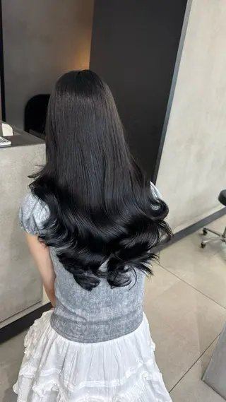 ロング カラー 🇰🇷韓国風ハイ トーンKANA🖤のヘアスタイル