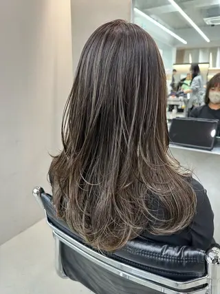 カラー 大塚 夏生のヘアスタイル