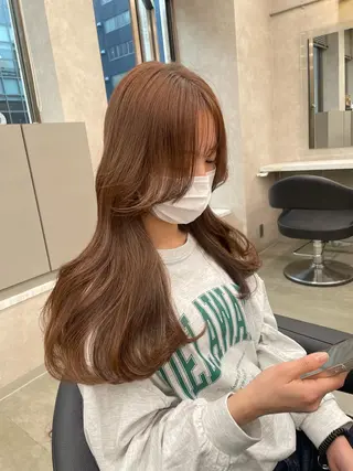 セミロング カラー 抜け感レイヤー︴ ニュアンスカラーのヘアスタイル