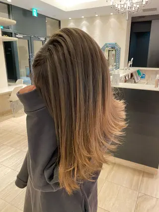 ミディアム カラー ヤクシジ レンのヘアスタイル