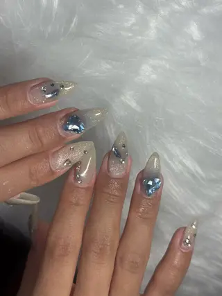 ネイル LAVISH 大和店 emi・:*+のネイルデザイン