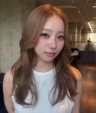 ロング Cocona 🦤 /ブリーチ/デザインのヘアスタイル