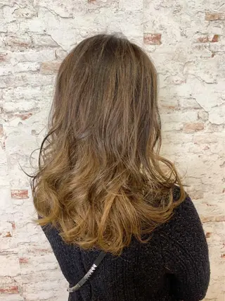 セミロング 高梨 里穂のヘアスタイル
