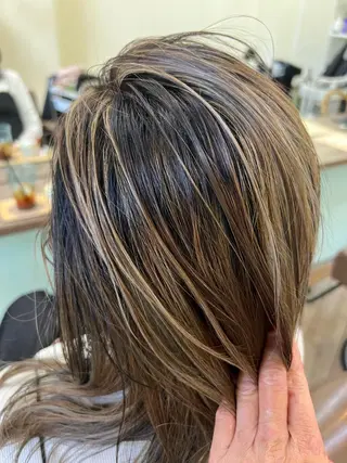 ミディアム カラー 鶴見 和美のヘアスタイル