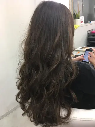 セミロング ロング カラー 髪質改善 中川 翔のヘアスタイル
