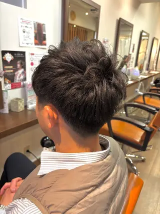ショート パーマ メンズ 秋野 遥のヘアスタイル