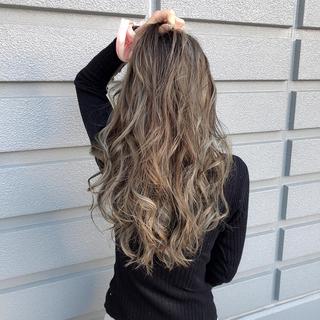 ロング 岸川 恭子のヘアスタイル