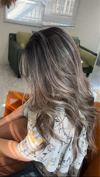 ロング Raffine YUKIのヘアスタイル