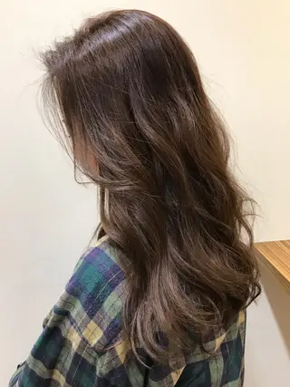 ロング カラー パーマ 🍋透け感カラー🍃 オリーブ🍐Kahoのヘアスタイル