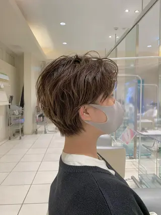 ショート カラー MODEks eau 佐藤優志のヘアスタイル