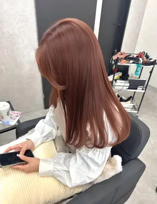 セミロング サワダ サトミのヘアスタイル