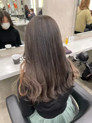 セミロング カラー 抜け感レイヤー︴ ニュアンスカラーのヘアスタイル