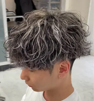 ショート カラー パーマ メンズ 岩城 滉成のヘアスタイル