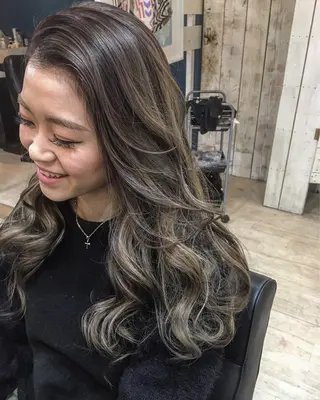 ロング 鷺谷 玲奈のヘアスタイル
