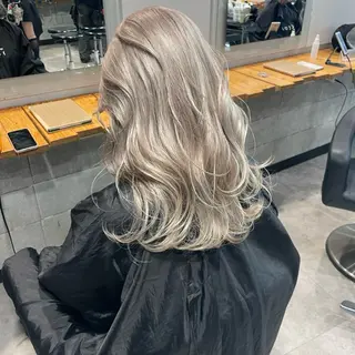 セミロング ✨ツヤ髪ハイトーン✨ しげきのヘアスタイル