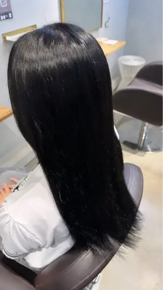 カラー もも ボブ/艶カラーのヘアスタイル
