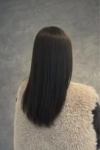 ロング 山本 悠理のヘアスタイル