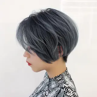 ショート カラー 趙 英来のヘアスタイル