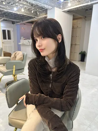セミロング 鎌倉 彩のヘアスタイル