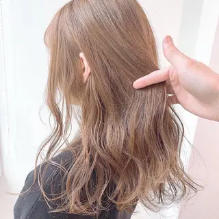 ロング カラー ハイトーン×レイヤー カットTAKUMIのヘアスタイル