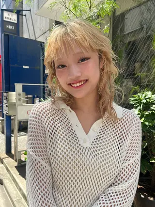 セミロング カラー レイヤー MINX伊藤なず菜のヘアスタイル
