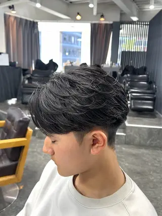 パーマ メンズ 梅田/センターパート 山下学偉のヘアスタイル