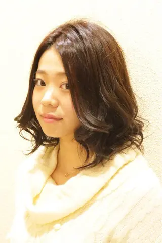 ミディアム カラー パーマ Lindo 本田のヘアスタイル