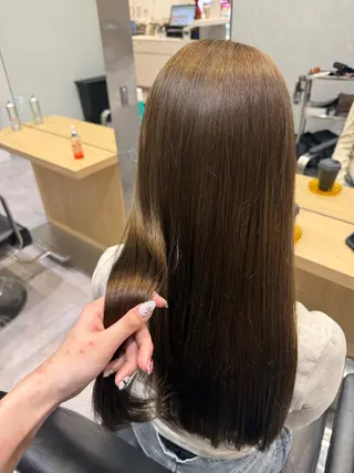 ロング カラー 長谷川 紗羅のヘアスタイル