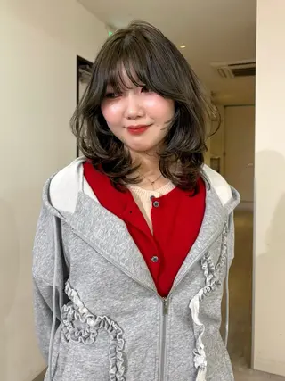 ミディアム カラー mizuki/ピンク ベージュ.レイヤーのヘアスタイル