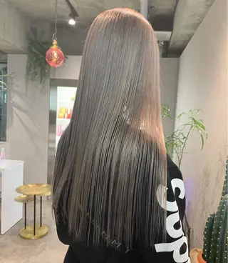 ロング ナチュラル透明感🌱 小山美樹子のヘアスタイル