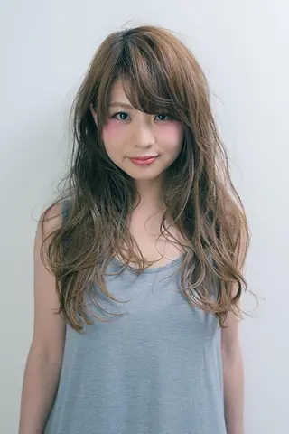 ロング コマツ ユミのヘアスタイル