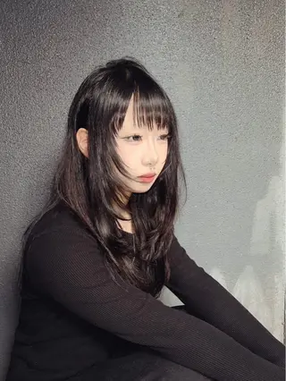 ロング AIRA/ブリーチ /透明感カラーのヘアスタイル