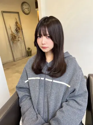 セミロング カラー 神谷 凪のヘアスタイル